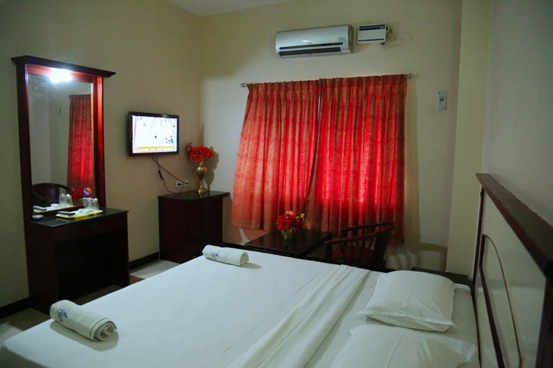 Deluxe Room (1)