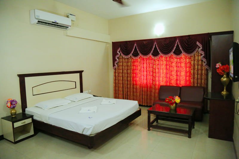 Deluxe Room (2)